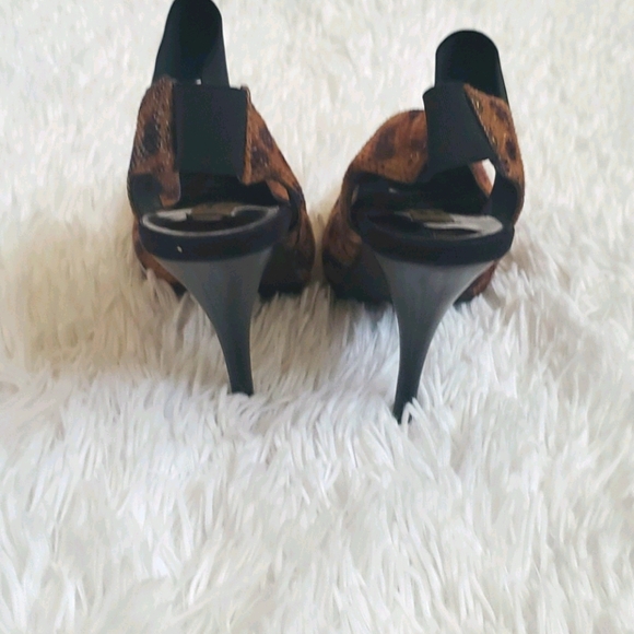 Simply Vera Wang cheetah heels - Picture 4 of 7